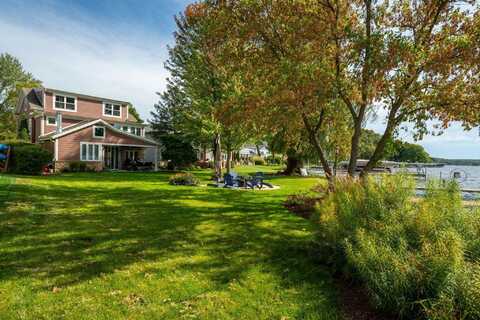 2905 Sylvester Dr, Delafield, WI 53018