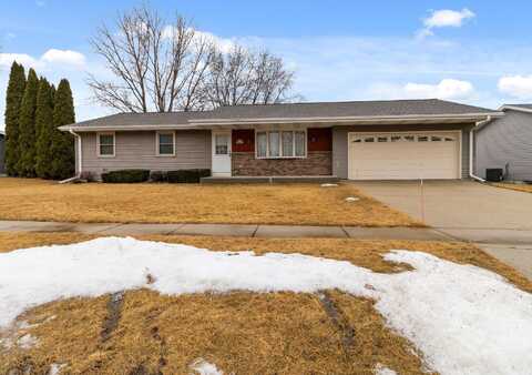 W193n16060 Stonehedge Dr, Jackson, WI 53037