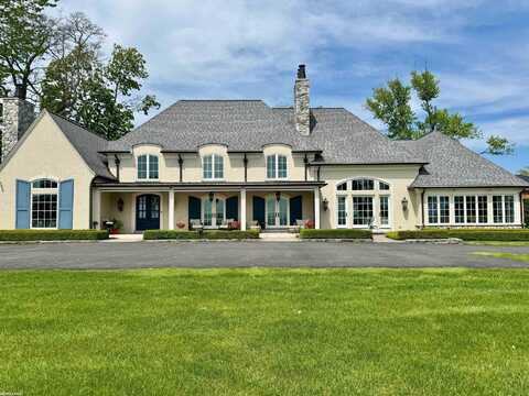 605 Lake Shore, Grosse Pointe Shores, MI 48236