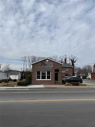 135 E Main Street, East Islip, NY 11730