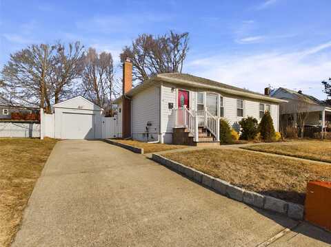 37 Tremont Road, Lindenhurst, NY 11757