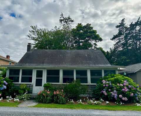 43 Phyllis Lane, Jamesport, NY 11947