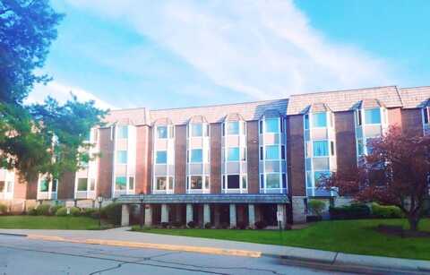 500 Thames Parkway, Park Ridge, IL 60068