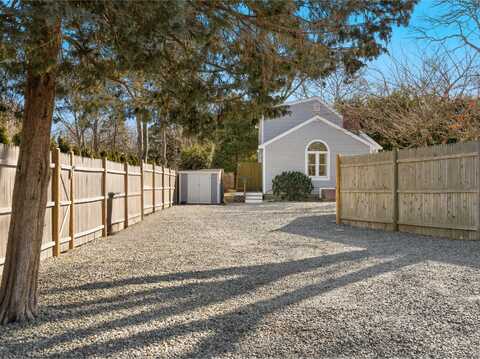 2 Upper Douglas Lane, Oak Bluffs, MA 02557