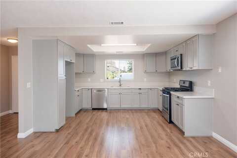 17875 Idyllwild Lane, Victorville, CA 92395