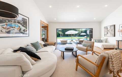 6164 Fenwood Avenue, Woodland Hills, CA 91367