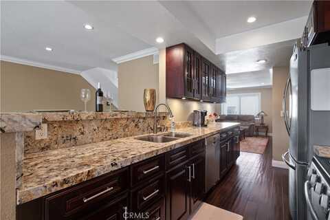 2268 Rose Avenue, Signal Hill, CA 90755
