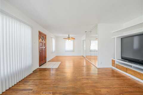 3568 Roxanne Avenue, Long Beach, CA 90808
