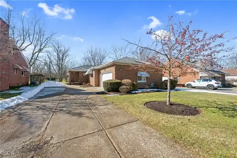 586 Bishop Road, Highland Heights, OH 44143