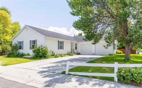 641 Oakwood Dr, Powell, WY 82435