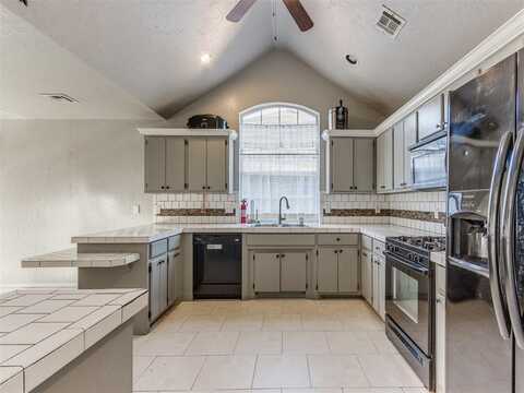 17201 Crest Valley, Edmond, OK 73012