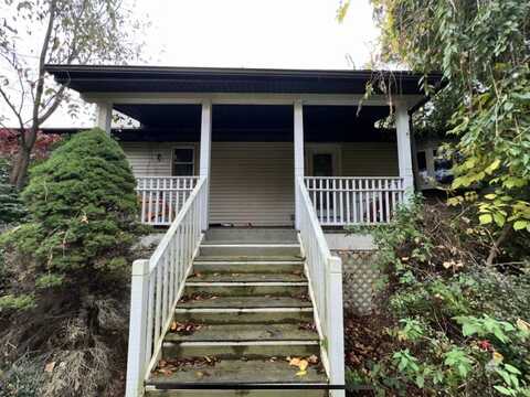 83 Smith Rd, Poughkeepsie, NY 12603