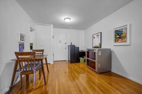 142-05 Roosevelt Ave, Flushing, NY 11354