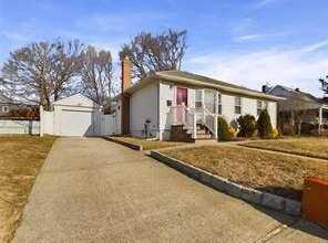 37 Tremont Rd, Lindenhust, NY 11757