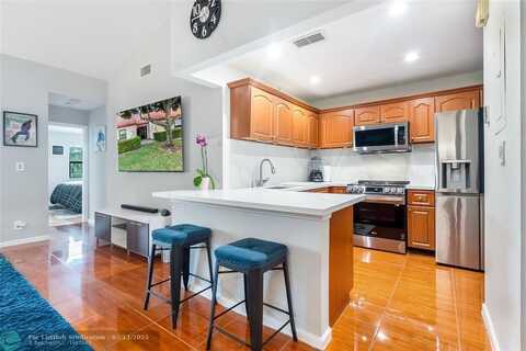 132 Centennial Ct, Deerfield Beach, FL 33442