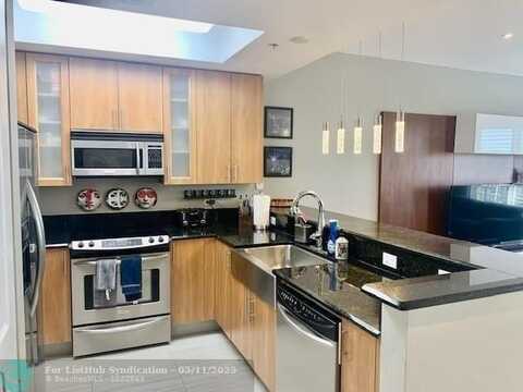 2631 NE 14th Ave, Wilton Manors, FL 33334