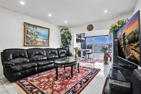 4706 NW 36th St, Lauderdale Lakes, FL 33319