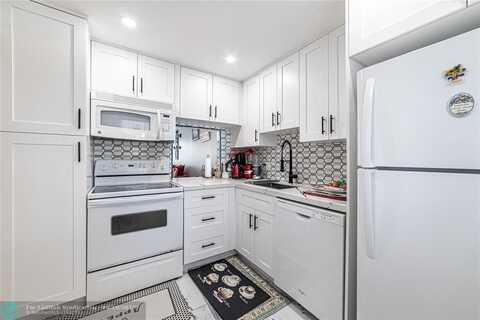 3140 Holiday Springs Blvd, Pompano Beach, FL 33063