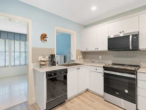 841 Lake Orchid Circle, Vero Beach, FL 32962