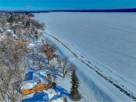 1822 Riviera Avenue S, Lake Saint Croix Beach, MN 55043