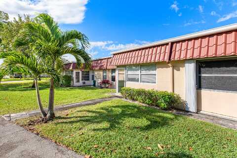 528 Franconia Circle, Lake Worth, FL 33467