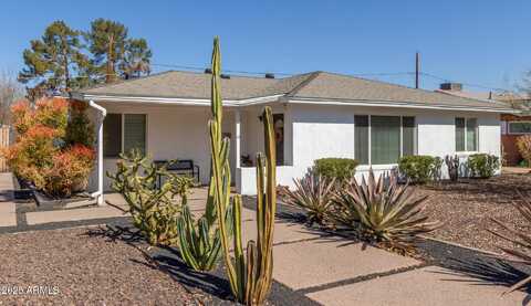 2902 E AVALON Drive, Phoenix, AZ 85016