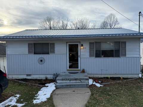 211 McKinley St., CRAB ORCHARD, WV 25827