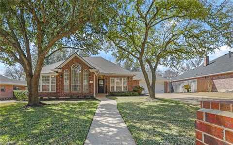 4906 Bay Oaks Court, College Station, TX 77845