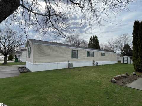407 FARM LANE, CADILLAC, MI 49601