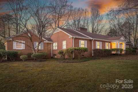 924 S Main Avenue, Newton, NC 28658