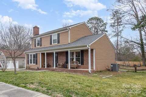 307 Matthews Crossing Drive, Matthews, NC 28105