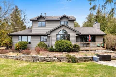 3955 Roalkvam Rd, Sturgeon Bay, WI 54235