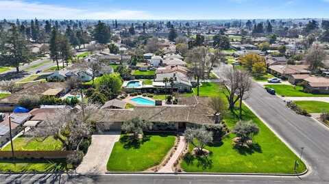 160 Park Drive N, Madera, CA 93637