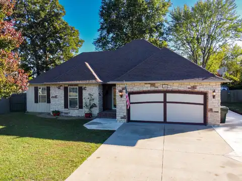 1116 E Division Street, Bolivar, MO 65613