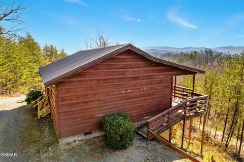1883 Blackberry Way, Sevierville, TN 37876