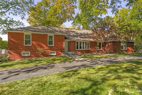 10022 Foster Street, Overland Park, KS 66212