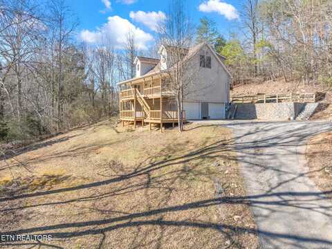 1636 Bluff Rd, Harriman, TN 37748