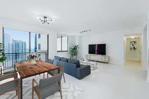 999 SW 1st Ave, Miami, FL 33130