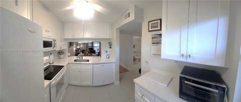 10402 Sunrise Lakes Blvd, Sunrise, FL 33322