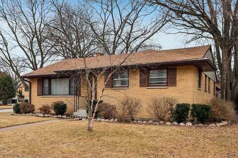 10570 W Grantosa Dr, Wauwatosa, WI 53222