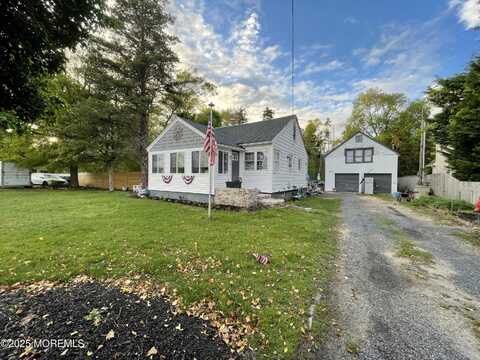 123 Harbor Inn Road, Bayville, NJ 08721