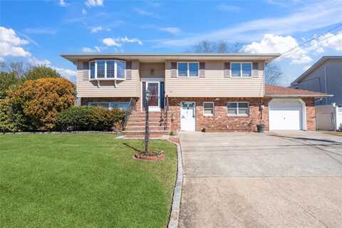 144 N Jefferson Avenue, Lindenhurst, NY 11757