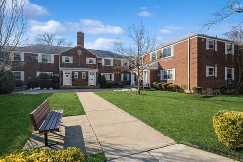 255-10 75 Avenue, Glen Oaks, NY 11004