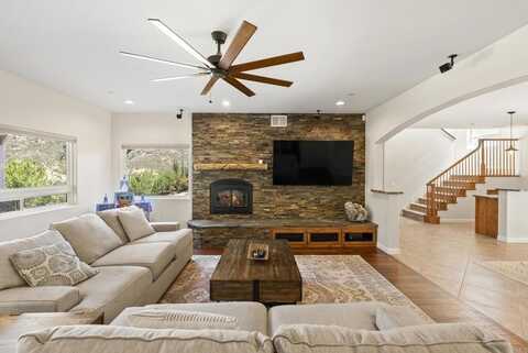 6433 Dehesa Road, El Cajon, CA 92019