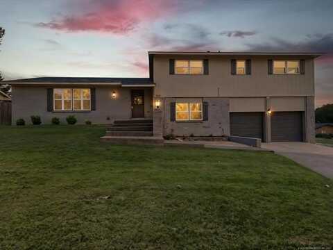 1063 Rolling Meadows Court, Bartlesville, OK 74006