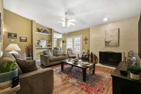 2107 Horizon Trail, Arlington, TX 76011