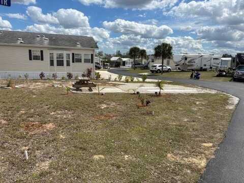 2 Grassy Lake Circle, Lake Placid, FL 33852