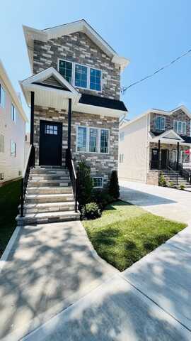 1384 Clove Rd, Staten Island, NY 10301