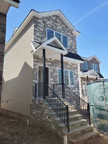 1384 Clove Rd, Staten Island, NY 10301
