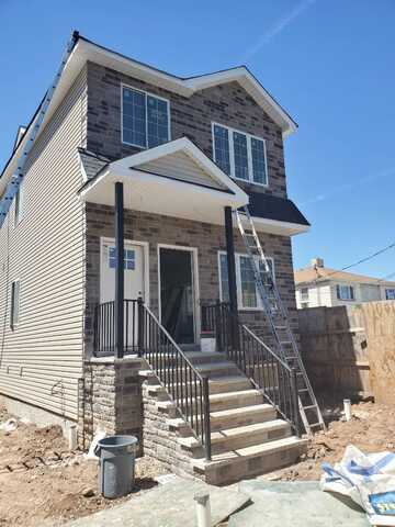 1380 Clove Rd, Staten Island, NY 10301